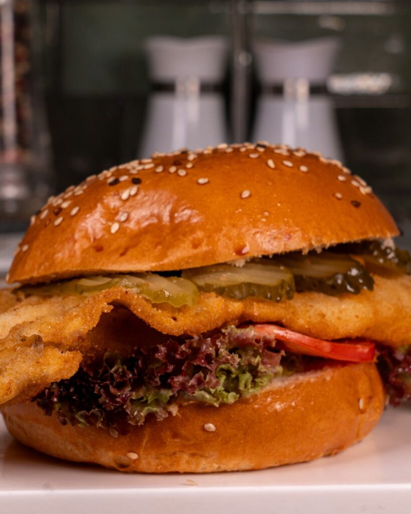 Schnitzelsemmel – Schnitzel Stube Wien Reumannplatz